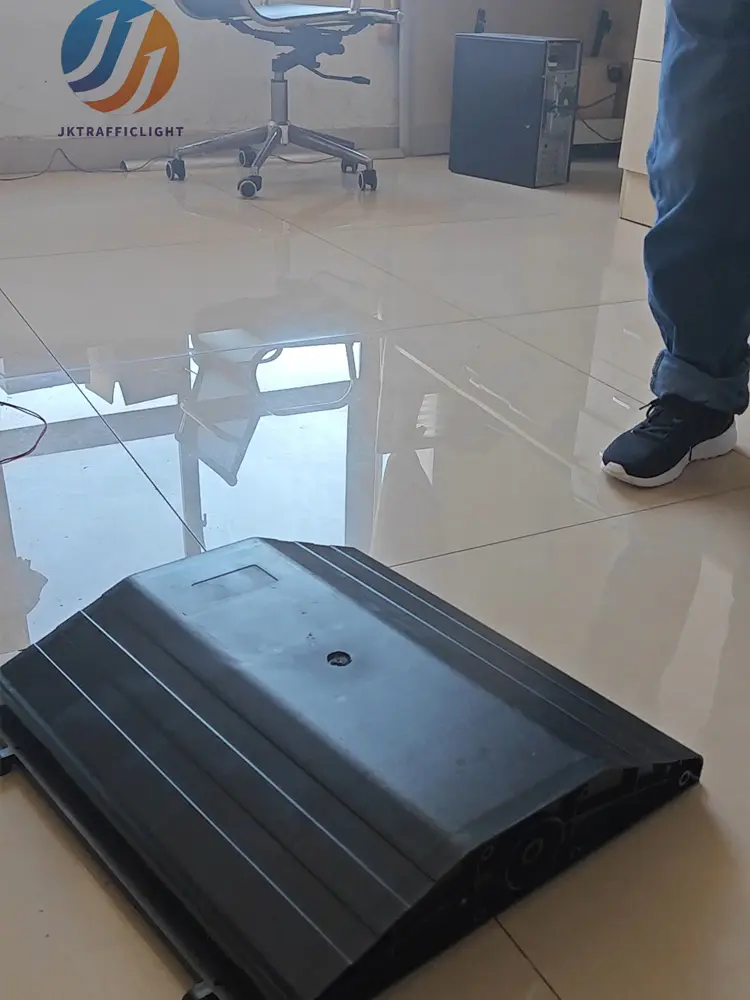 Traffic signal light hammer strike test#trafficlight