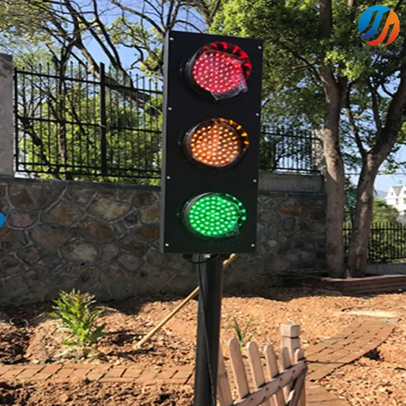 Small Traffic Light for Home Garden (5)